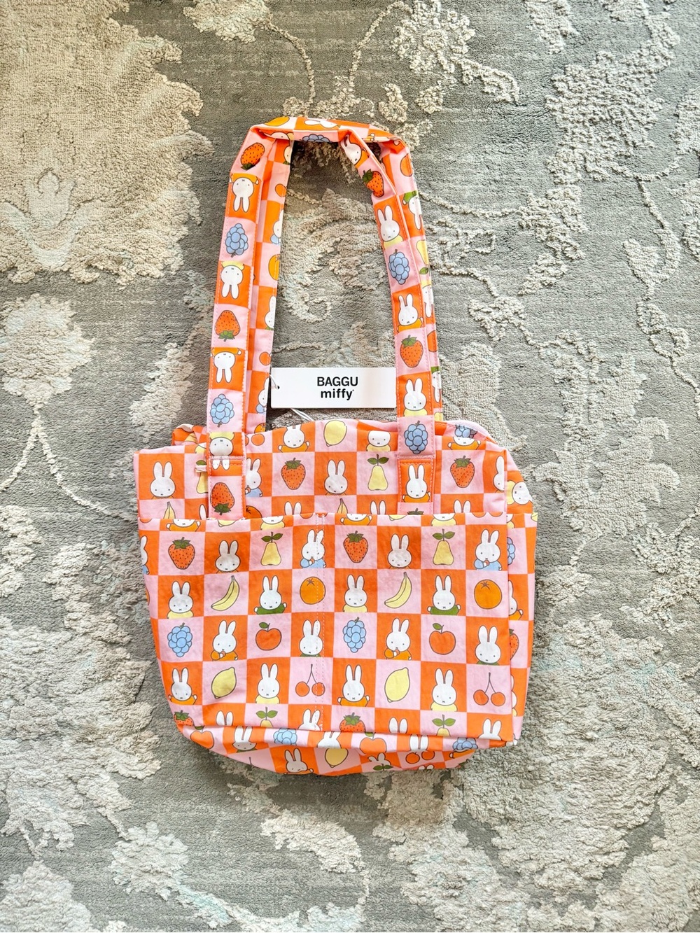 BAGGU x Miffy Everyday Cloud Bag - Checkered Fruit Miffy UO Exclusive